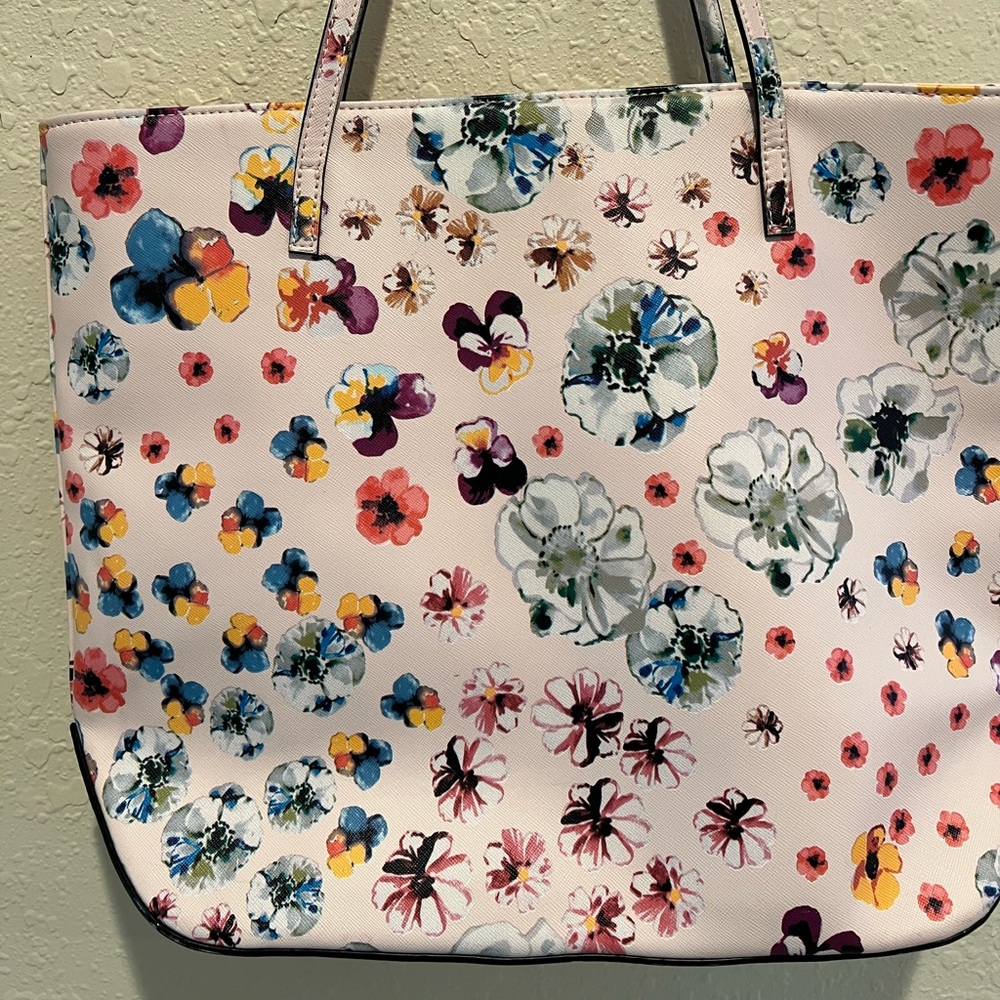 SOLD NINE WEST light pink floral tote handbag 🌸 - Picture 5 of 15